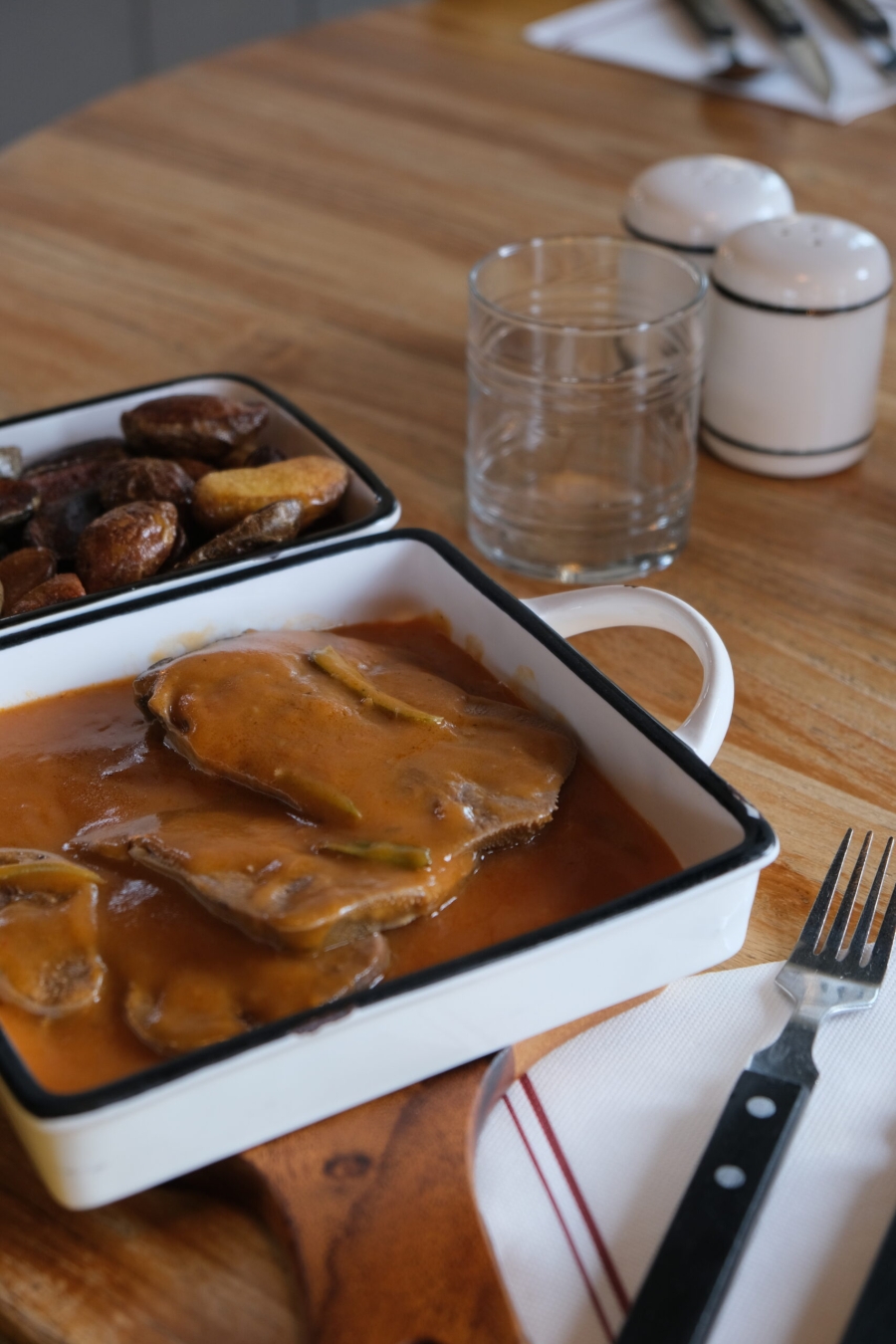 Plat mijoté servi au Bistrot Le Lokal
